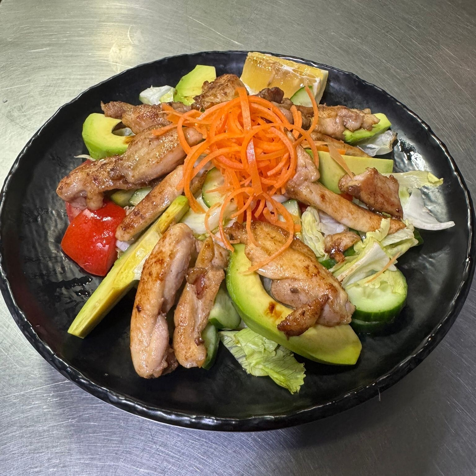 94. Teppanda Tavuk Salatası