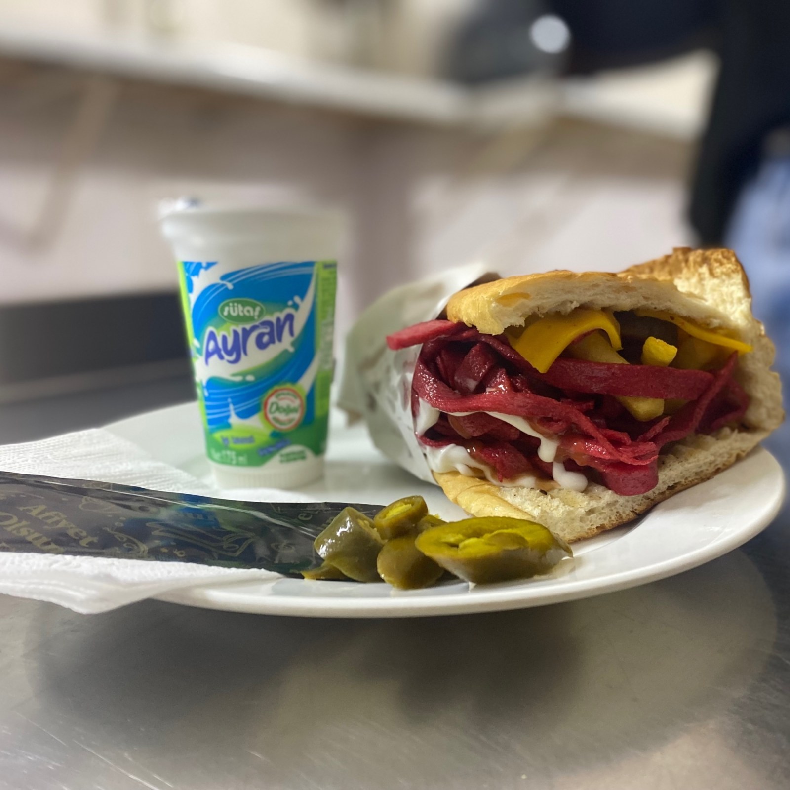 Patsocu Ferroo Special’s Yarım Ekmek Arası Special Sosisli Kaşarlı Patso+SÜTAŞ AYRAN(175CL)