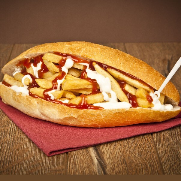 Sosisli Cheddarlı Patso Sandviç