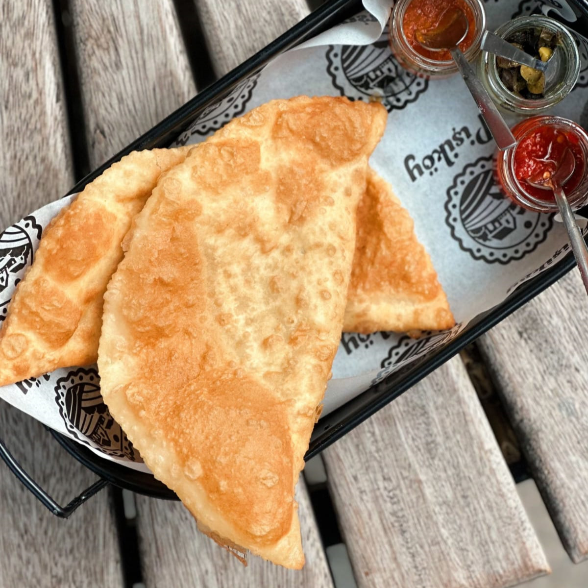 Ezine Peynir Mantarlı Çiğ Börek