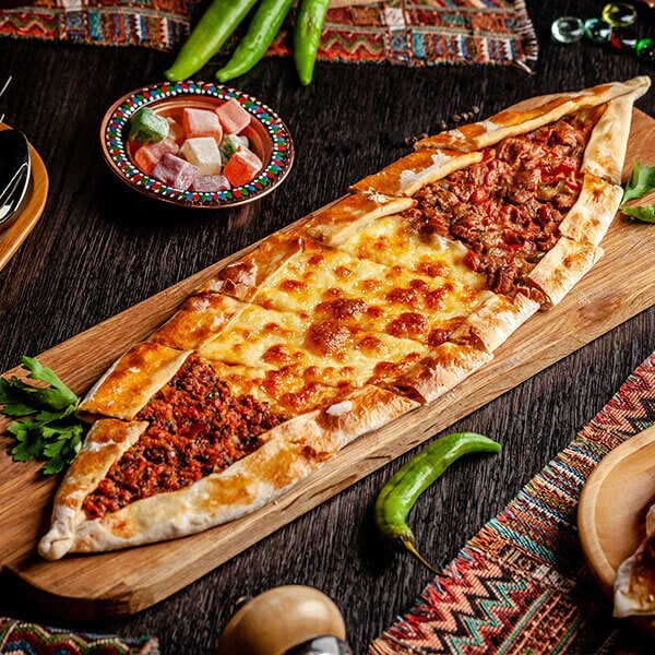 5 Adet Karışık Pide + Cola 2,5