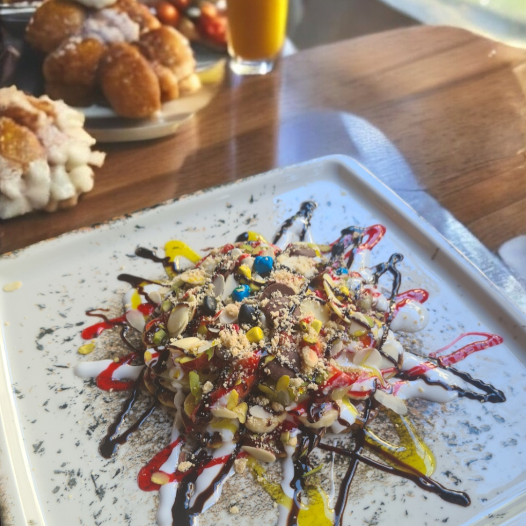 Beyaz Çikolata Muz Çilek Kivi Ultra Karışık Waffle Yeşil Light Taban Groot Waffle
