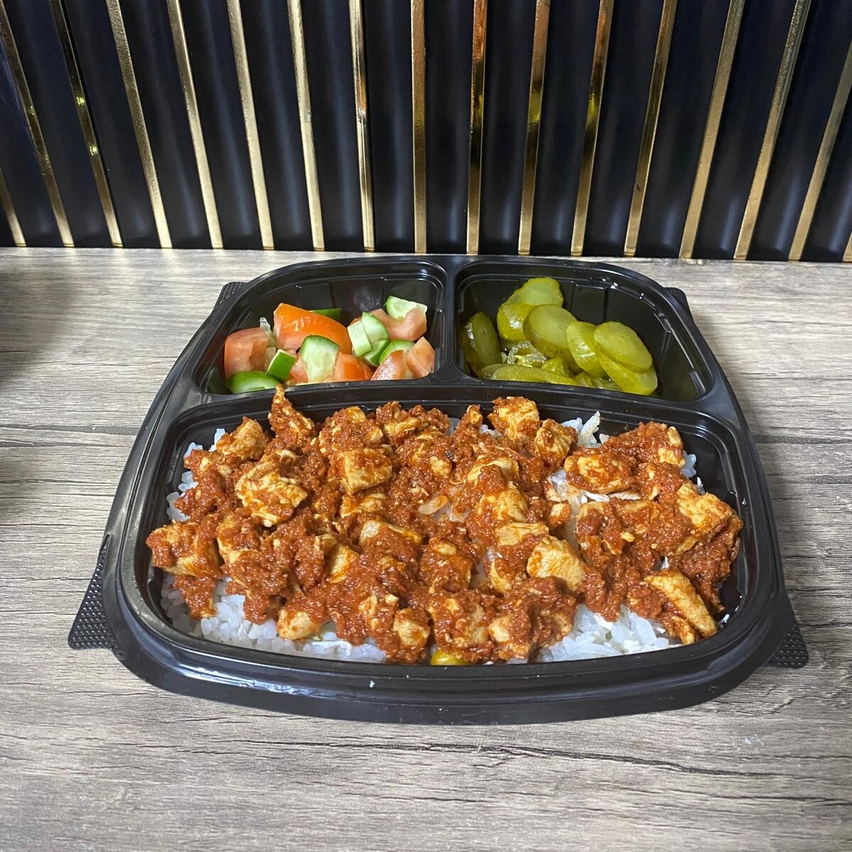 Dayının Tabağında Mangal Soslu Tavuklu pilav (300 gr.)
