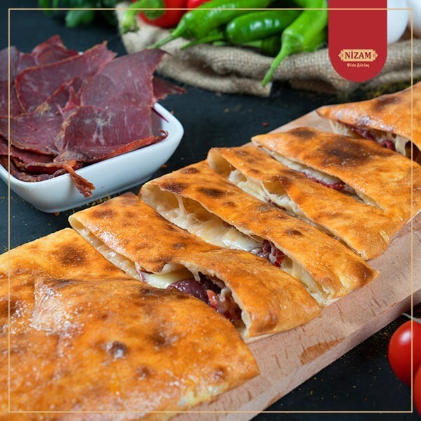 Kavurmalı Kaşarlı Pide