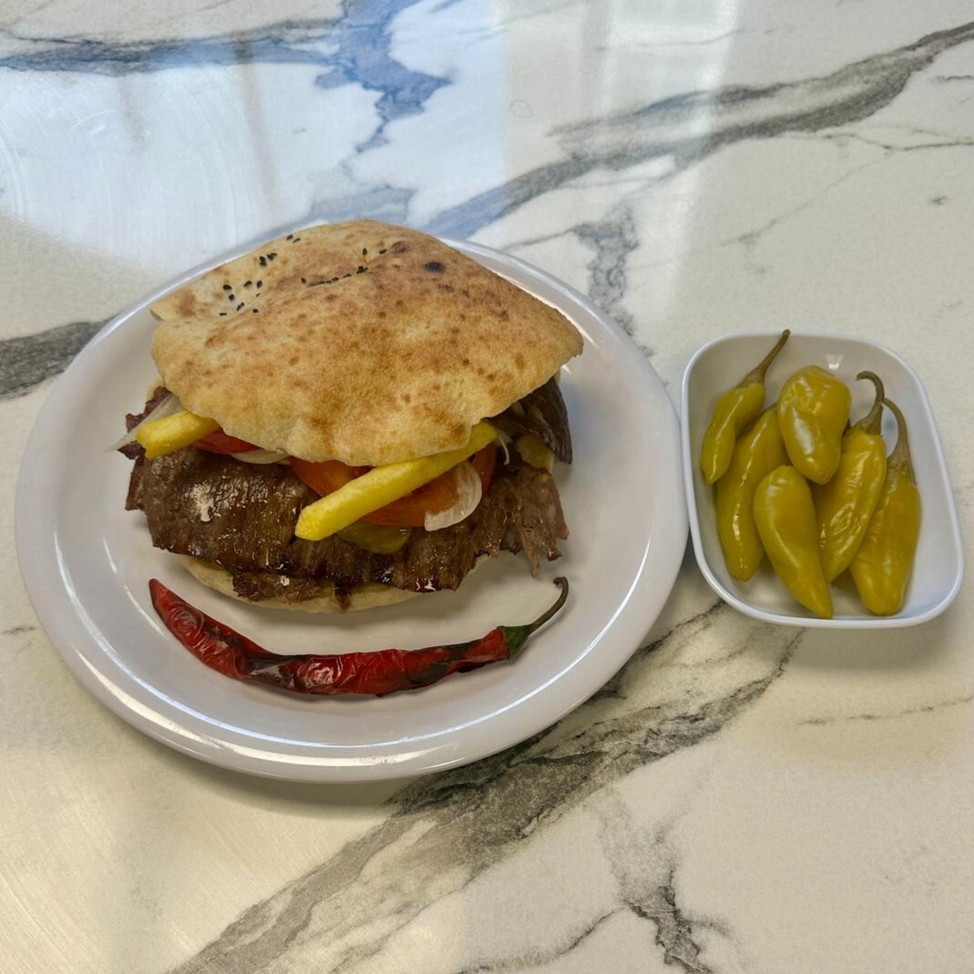 Tombik Ekmek Arası Yaprak Et Döner ( 100 Gram )