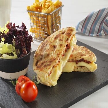 Kaşarlı Bazlama Tost & Patates Kızartması