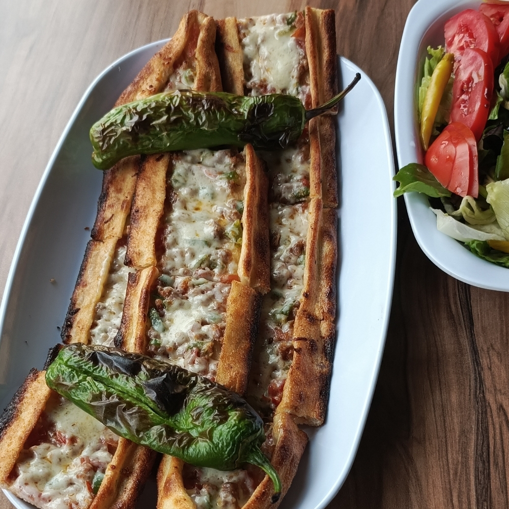 KUŞBAŞI KAŞARLI Pide(75cm) + Salata + (Süpriz İkram)