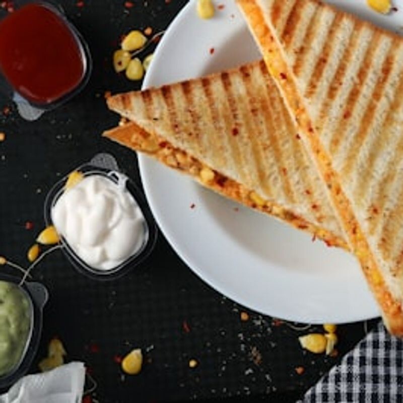Üç Peynirli Tost+AYRAN