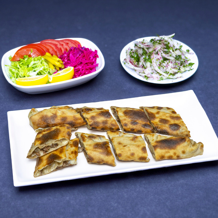 Troia Kavurmalı Kaşarlı Pide