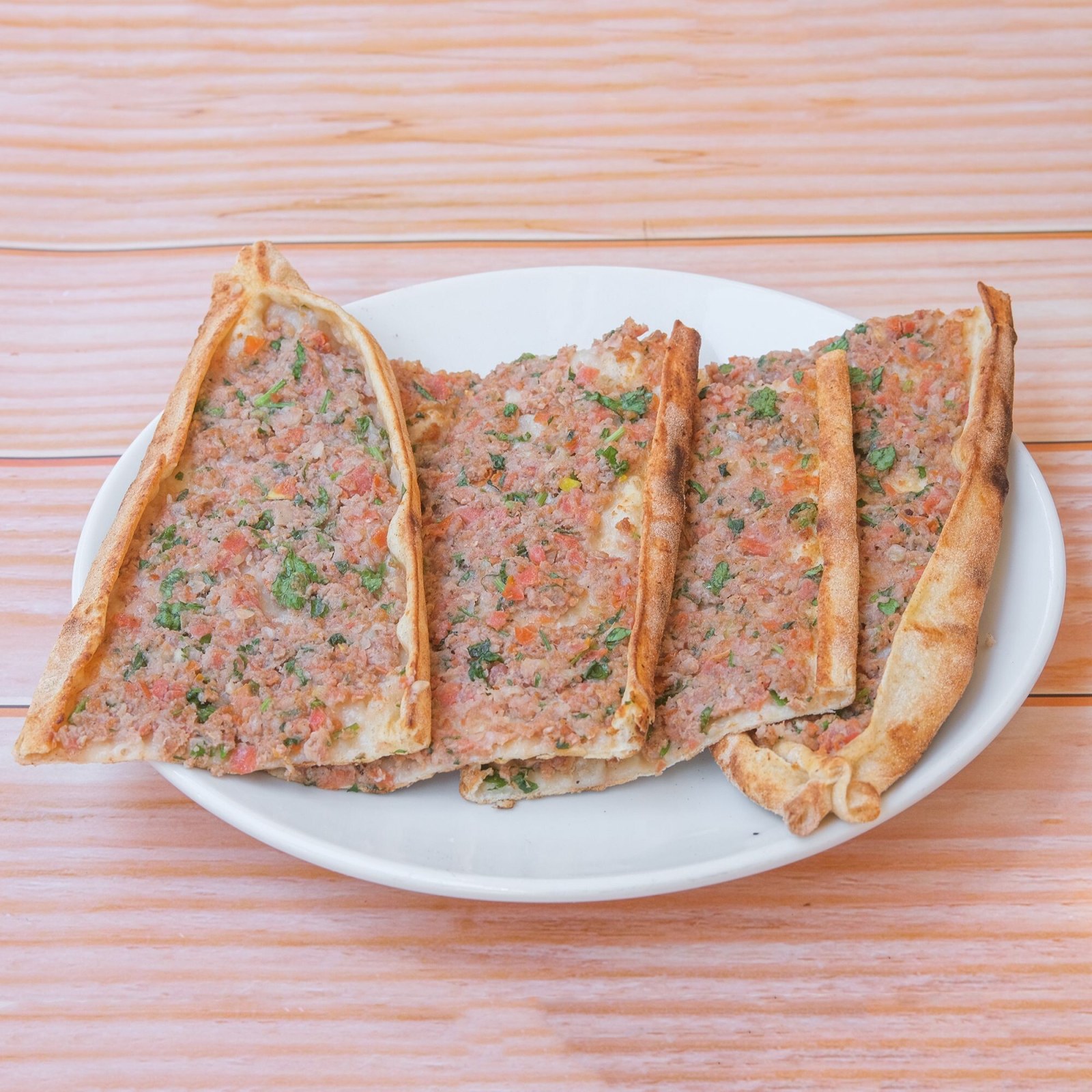Kıymalı Yumurtalı Pide