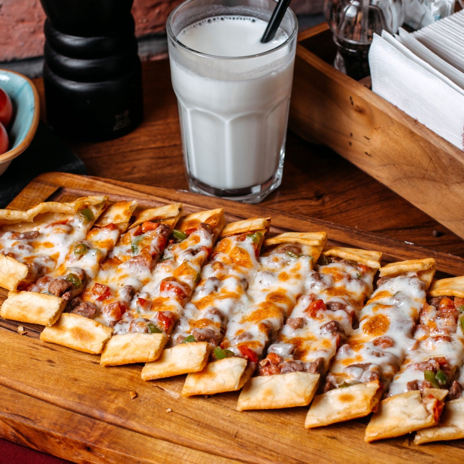 Kuşbaşı Kaşarlı Pide + Coca Cola