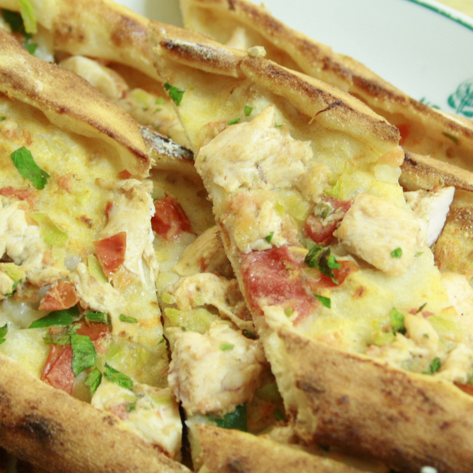 Tavuklu Pide