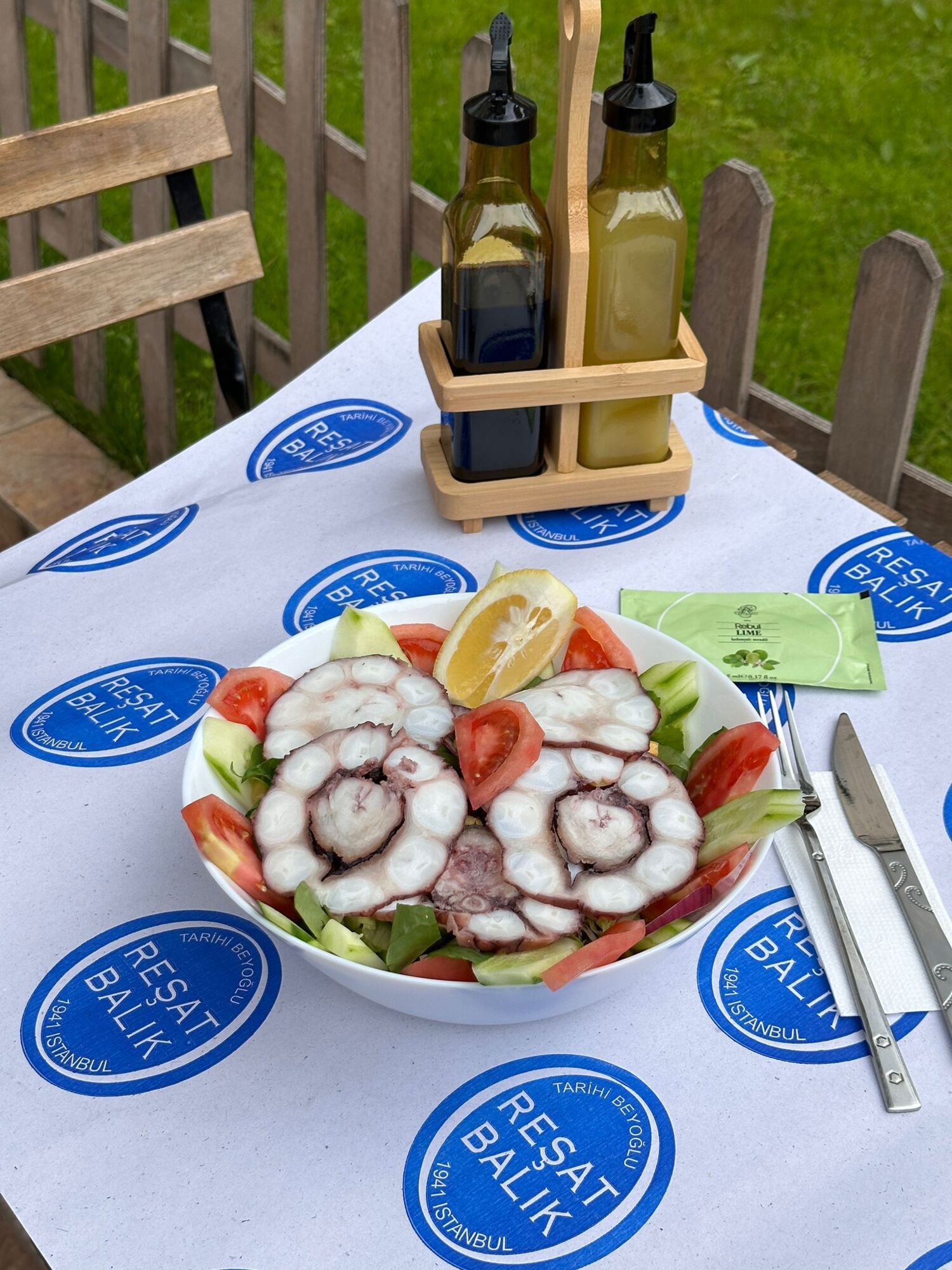 Ahtapot Carpacciolu Salata
