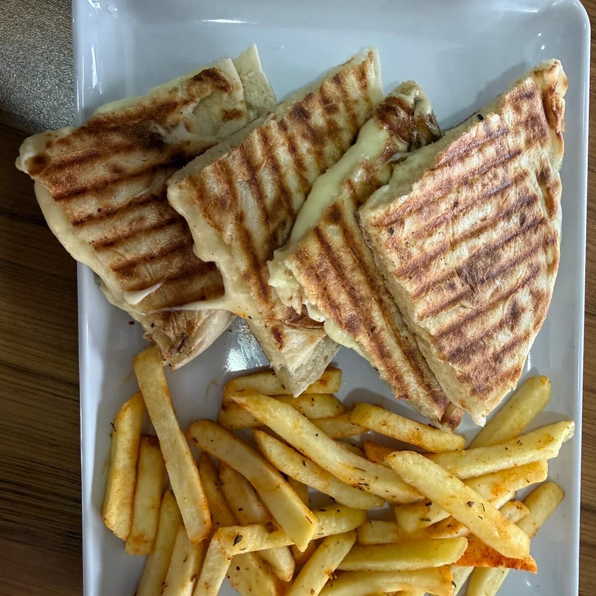 Kavurmalı Bazlama Tost