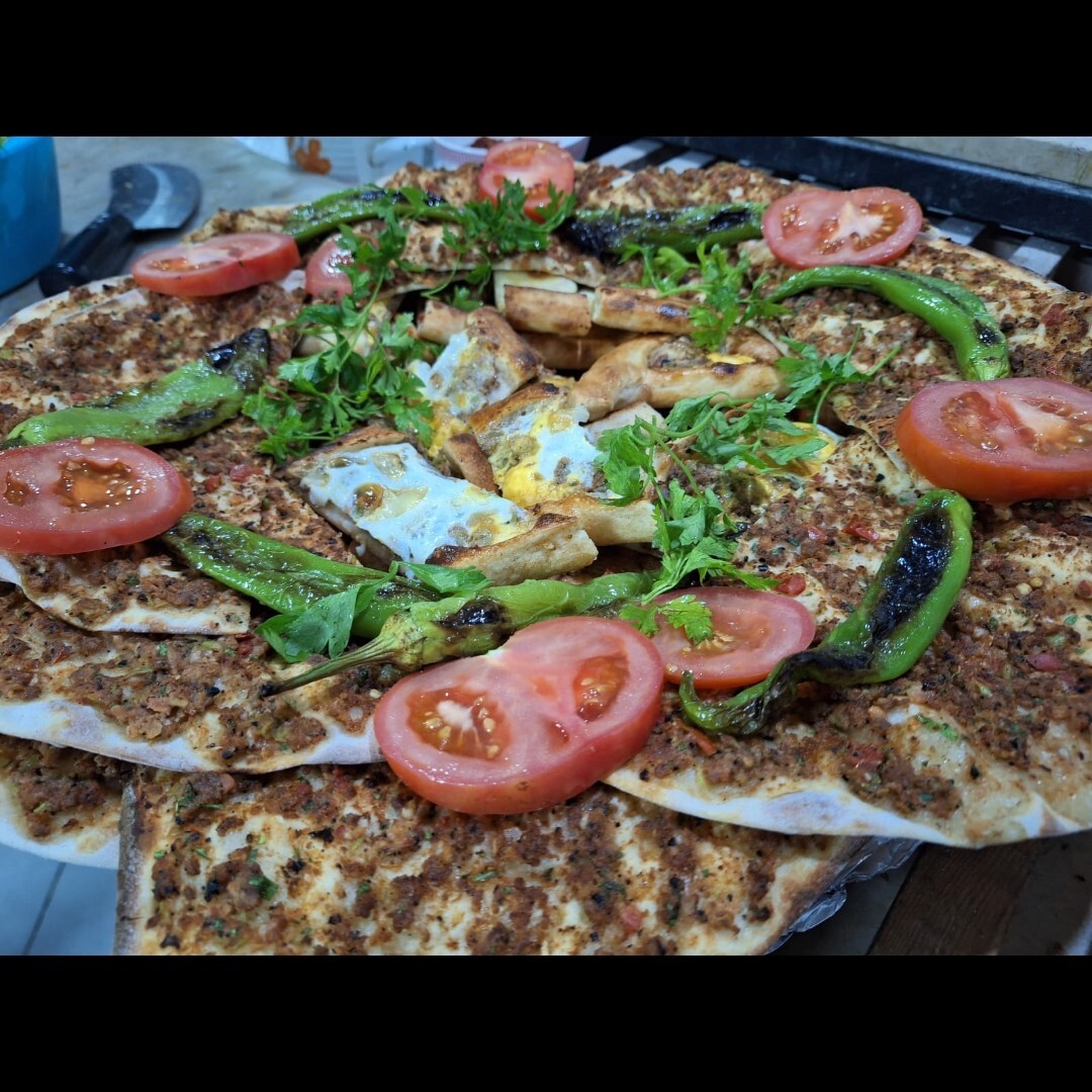 Dünyam Tepsi Pide (4 Kişilik) + Cola (1 lt.)