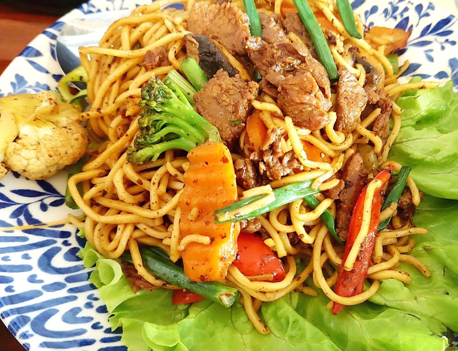Kızarmış Yumurtalı Erişte (Et) & Fried Egg Noodles (Beef)