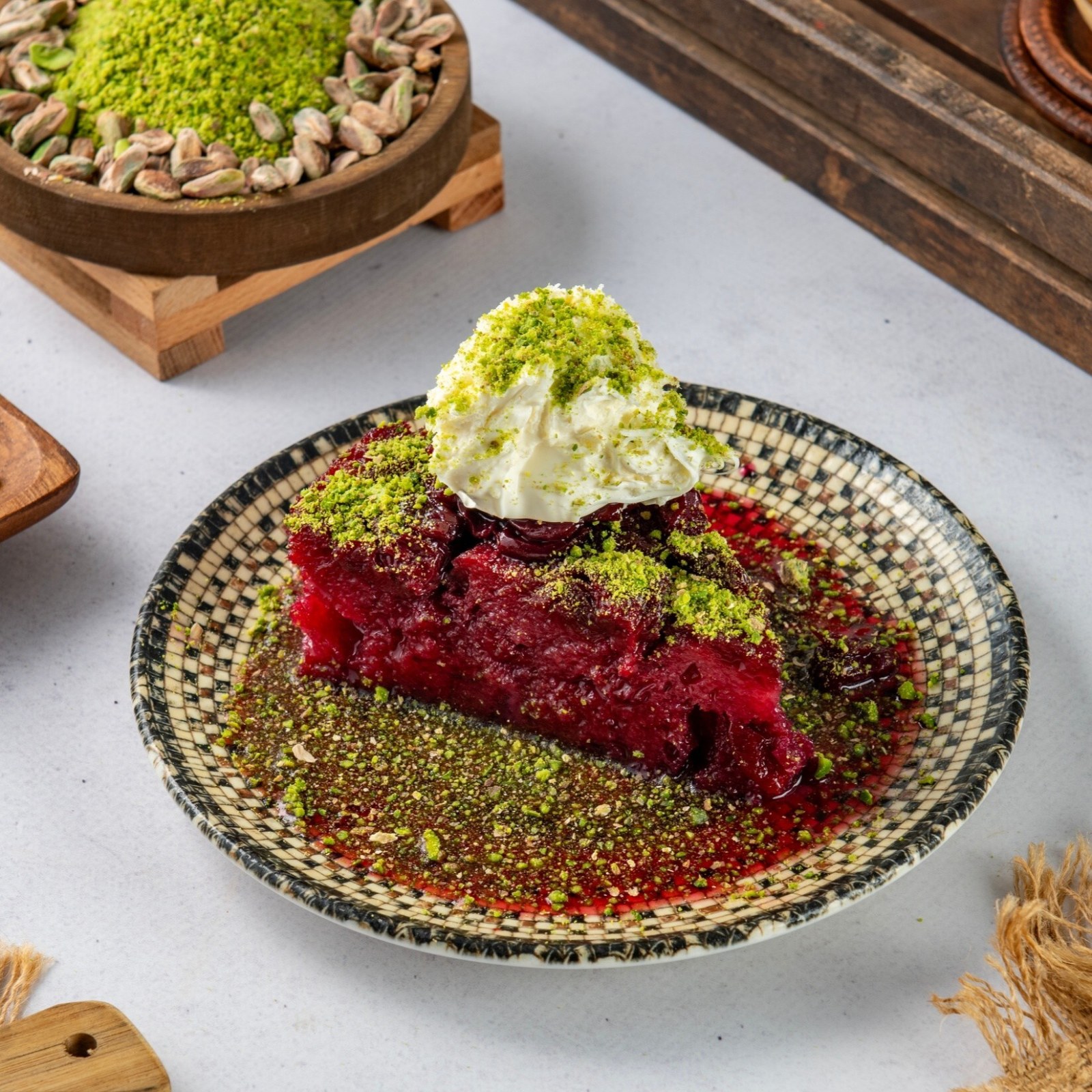 Kaymaklı Vişneli Ekmek Kadayıfı