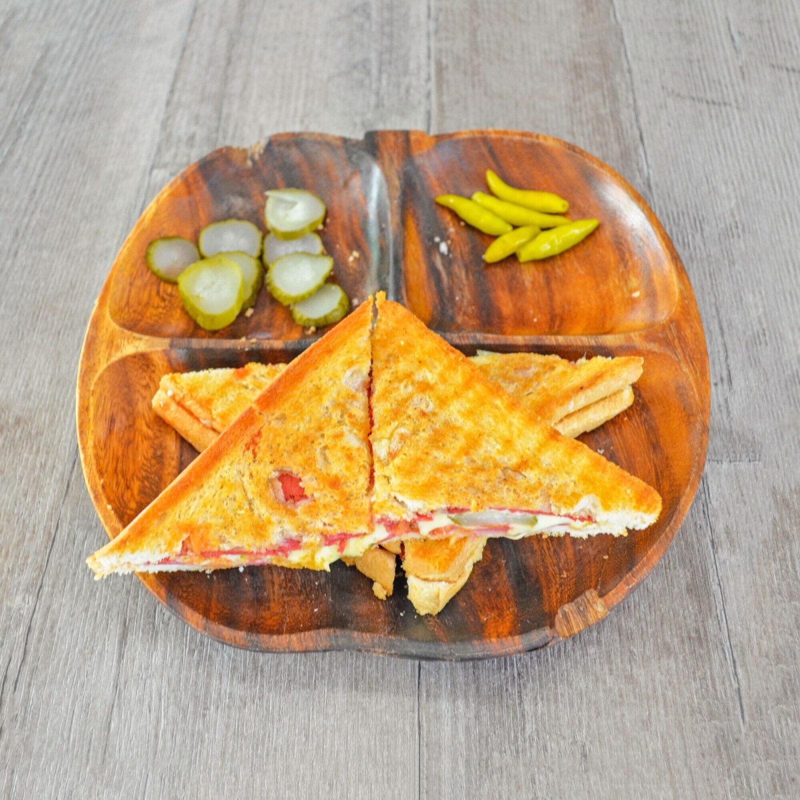Ayvalık Ekmeğine Kaşarlı Tost