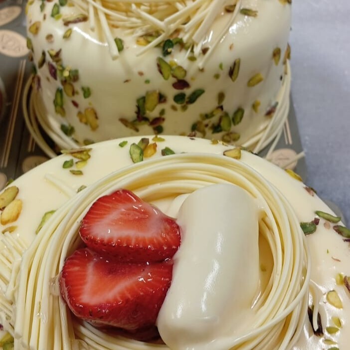 Meyveli Ayder (Muz-Çilek-Beyaz Çikolata) Yaş Pasta S