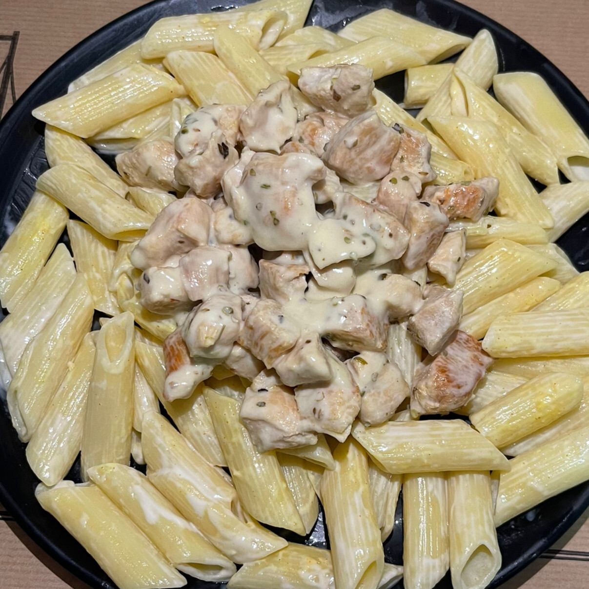 Kremalı Kekikli Tavuklu Makarna + Coca Cola