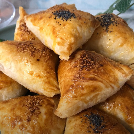 Domates Kaşarlı Küçük Börek