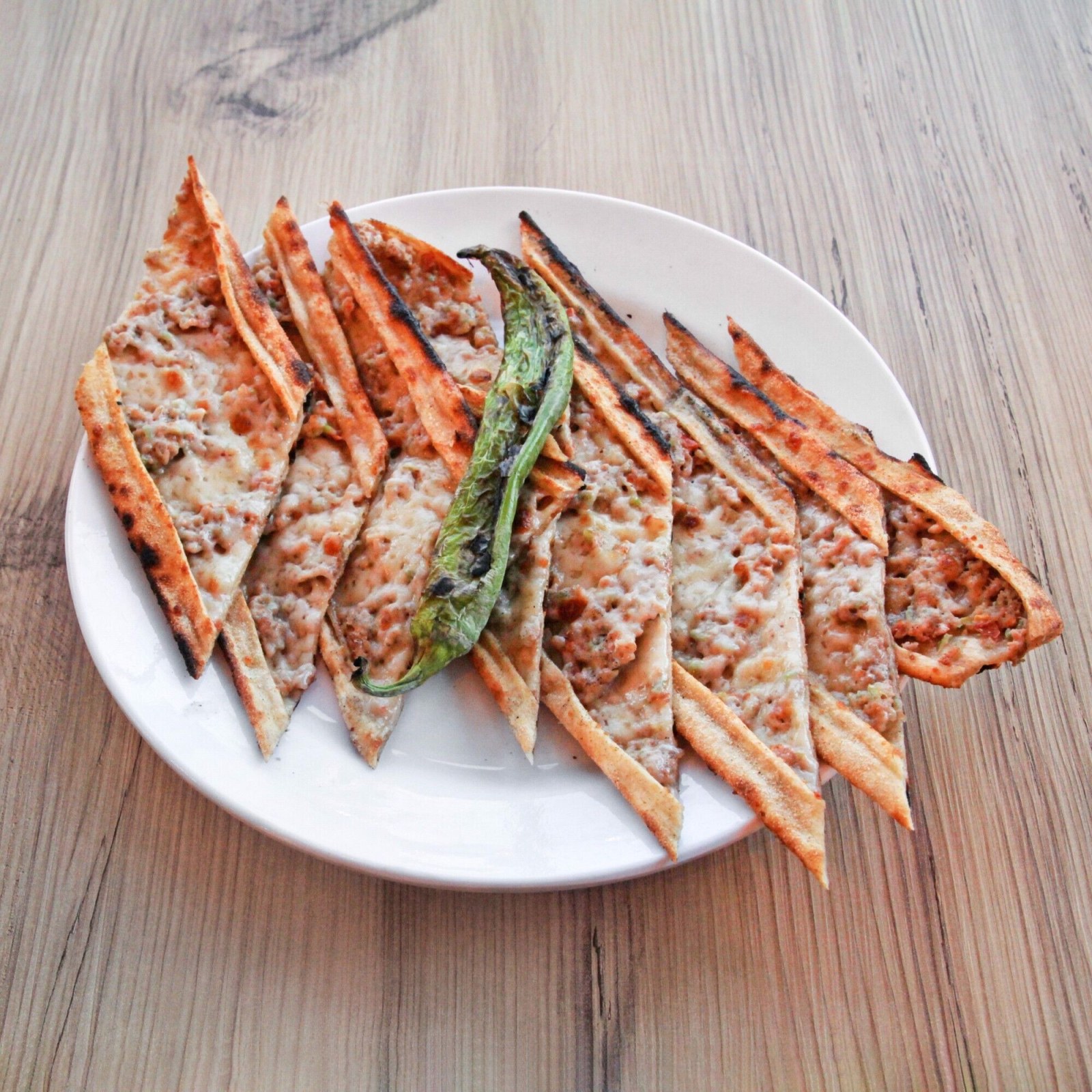 Karışık Mevlana Pide (kıyma kaşarlı pide)
