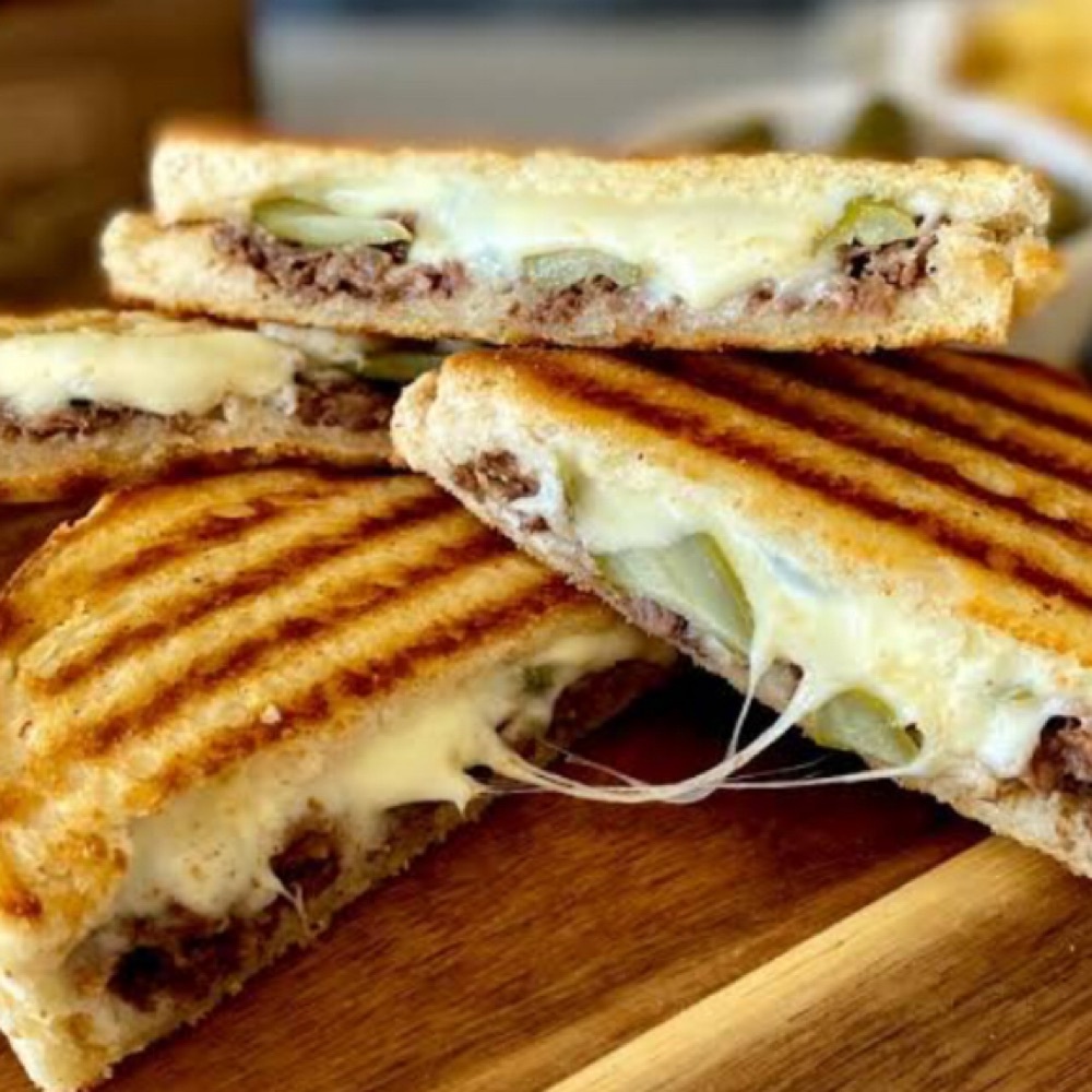 Kavurma & Kaşar Tost
