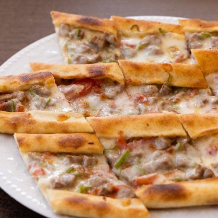 Kuşbaşılı Kaşarlı Pide