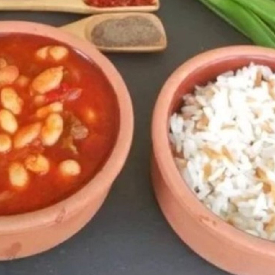 Güveçte Kuru Fasulye Ve Pirinç Pilavı Menü