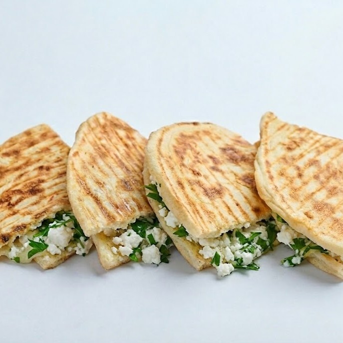 Beyaz Peynirli & Maydanozlu Bazlama Tost