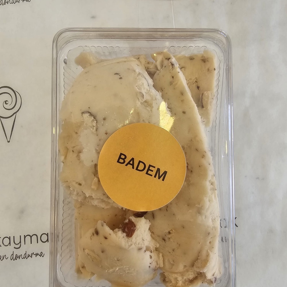 Balkaymak Dondurma Bademli