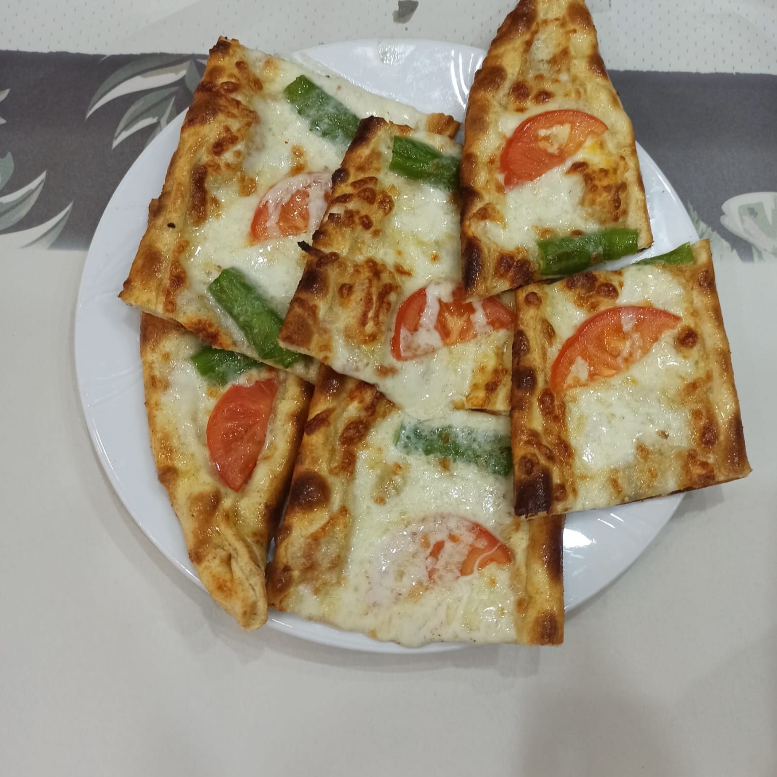Kaşarlı Sebzeli Pide