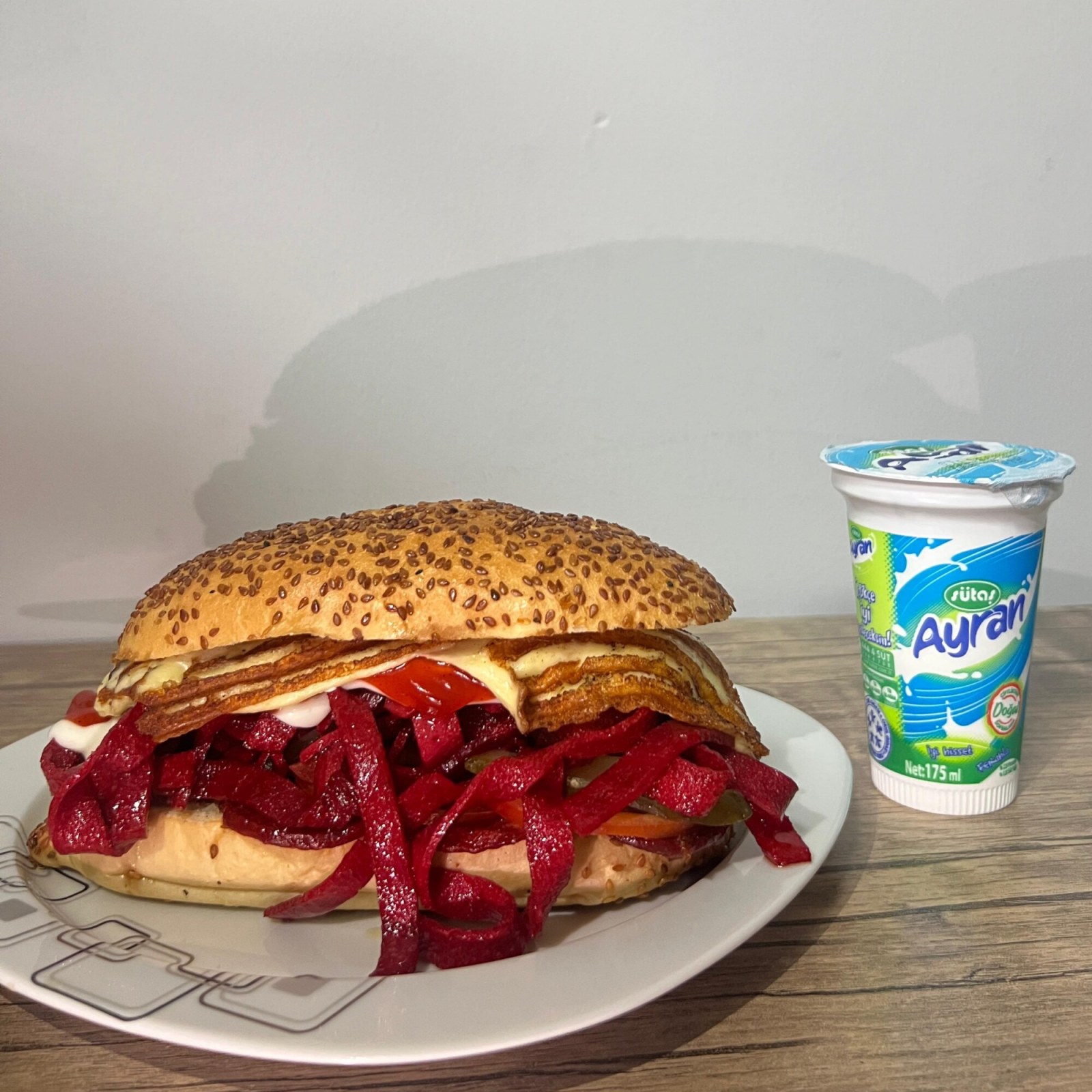 Salçalı Kumru Sandviç + Ayran (175 ml)