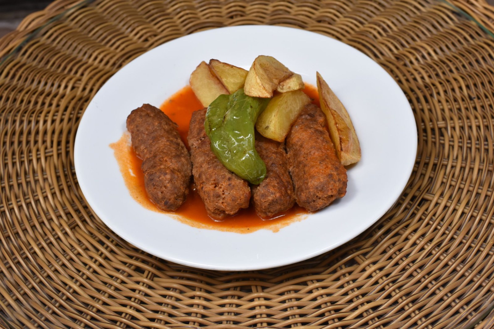 İzmir Köfte & Salata ile