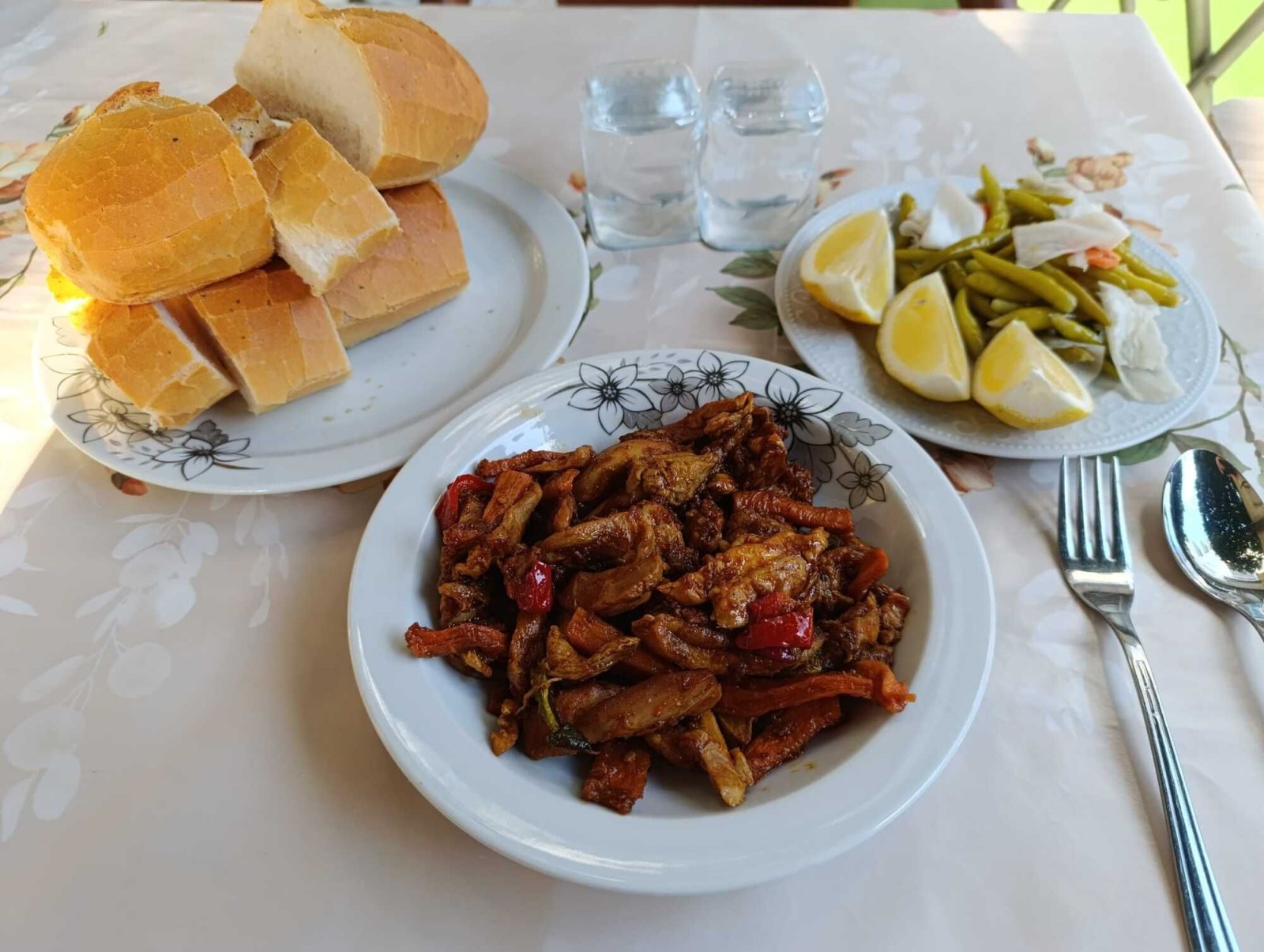 Pirinç Pilavı Üzeri Meksika Usulü Tavuk