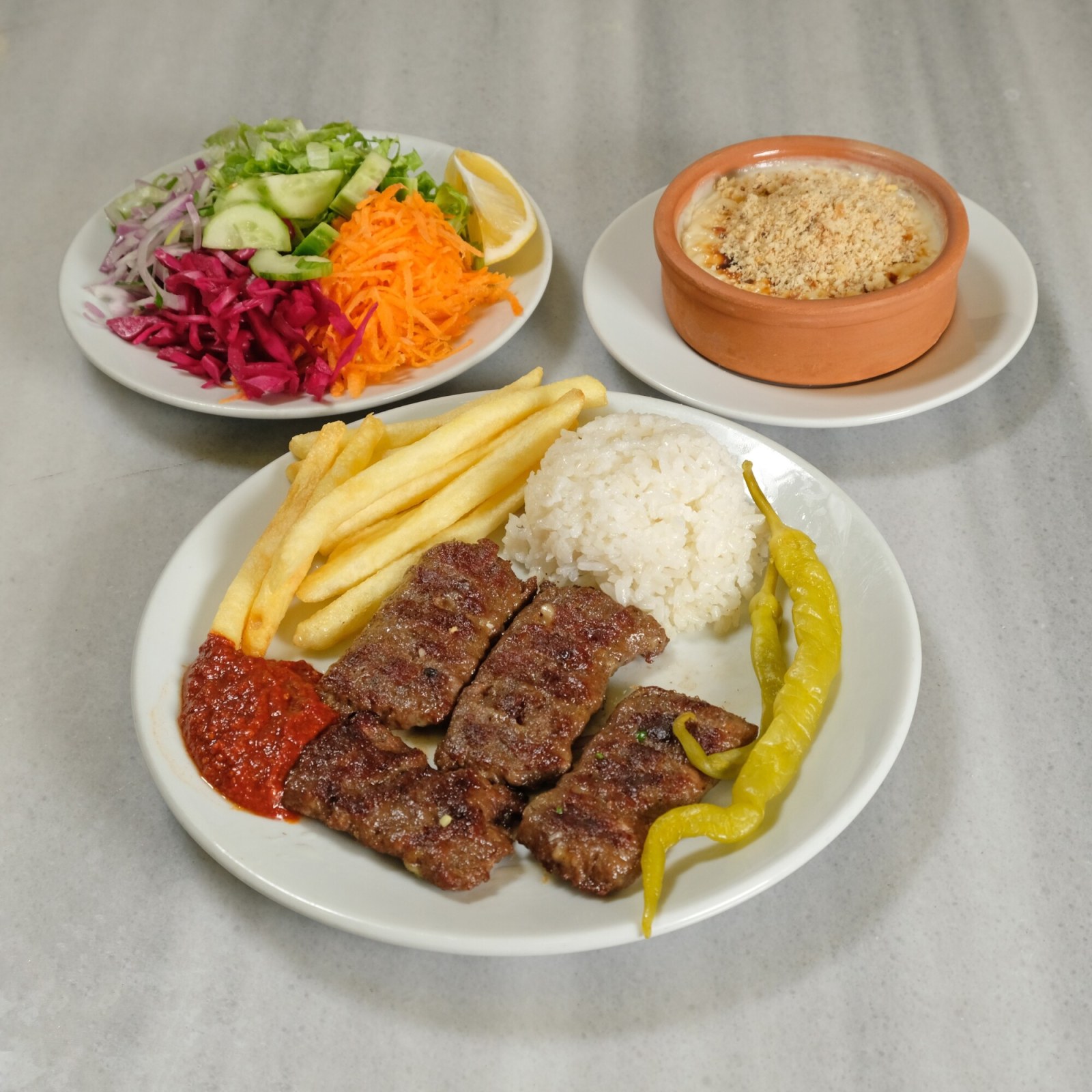 Kaşarlı Sultanahmet Köfte Menü