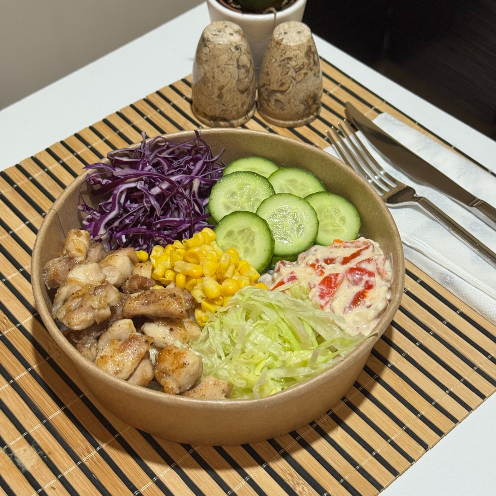 Tavuklu Bowl +Coca Cola Menü