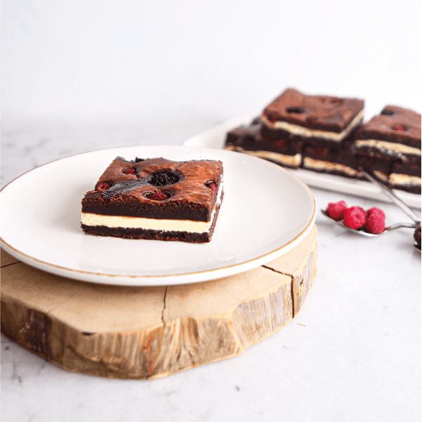 Orman Meyveli Beyaz Çikolatalı Brownie
