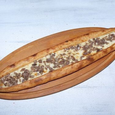 Kaşarlı Kavurmalı Pide