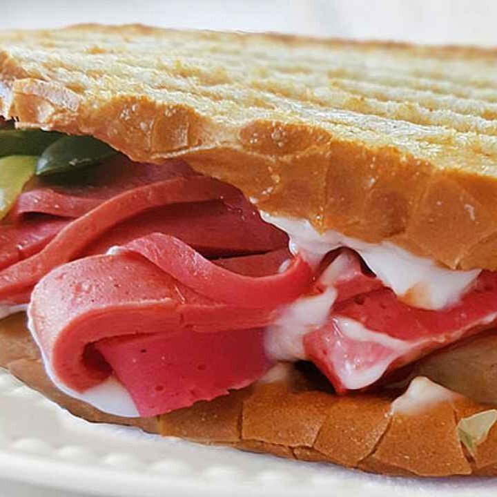 KARE TOST EKMEĞİNDE Salçalı Ayvalık Tostu