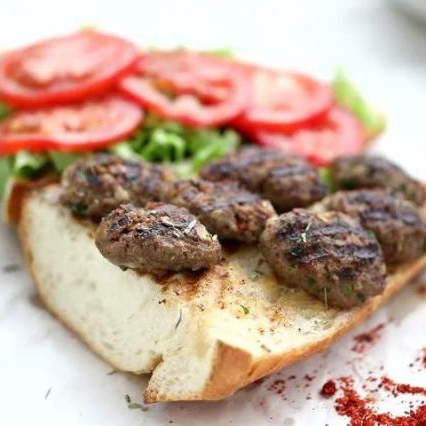 Yarım Ekmek Arası Izgara Köfte