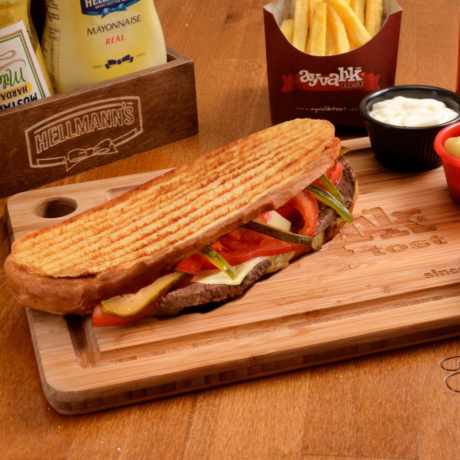 Kavurmalı Kaşarlı Tost Menü