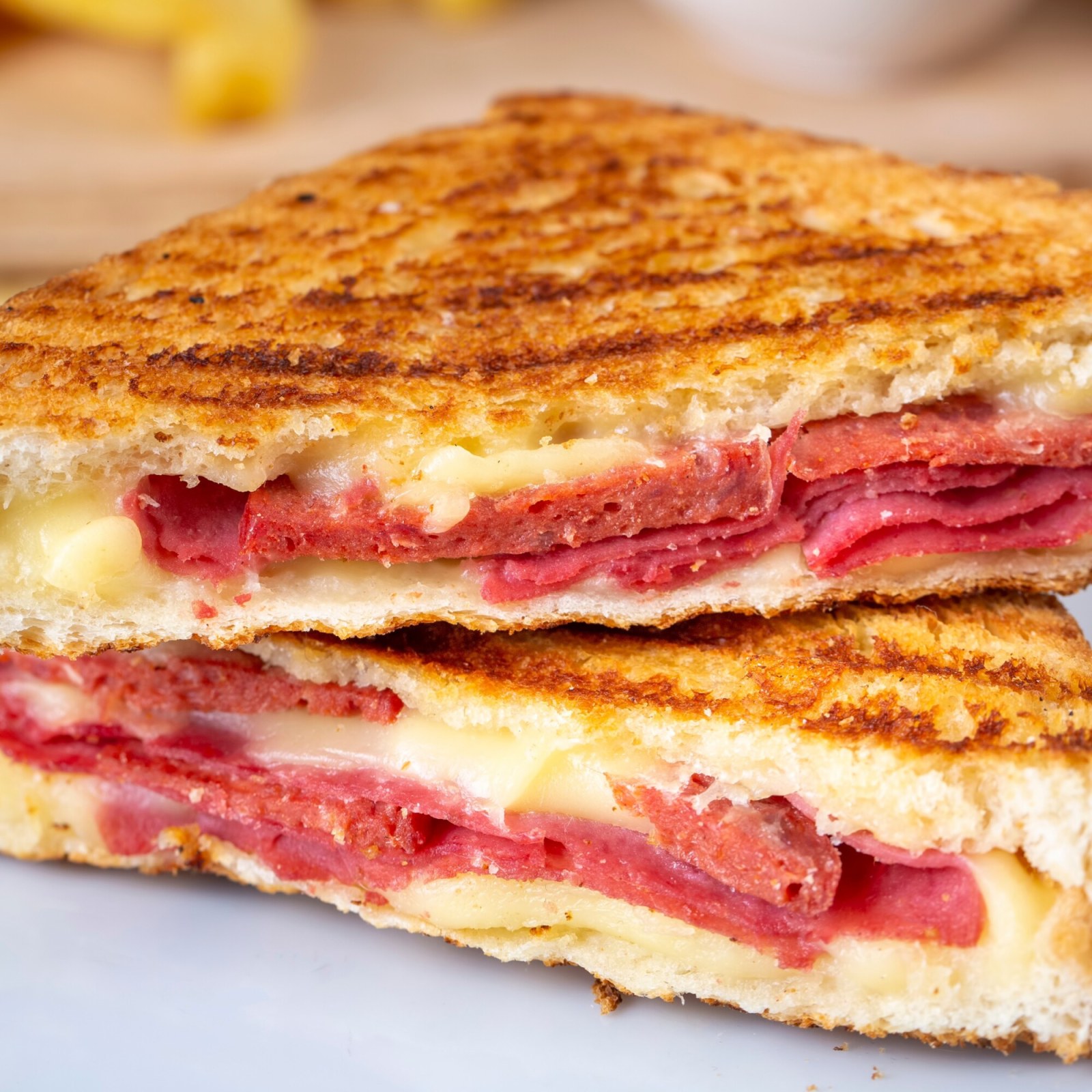 Yumurtalı Sucuklu Tam Tost