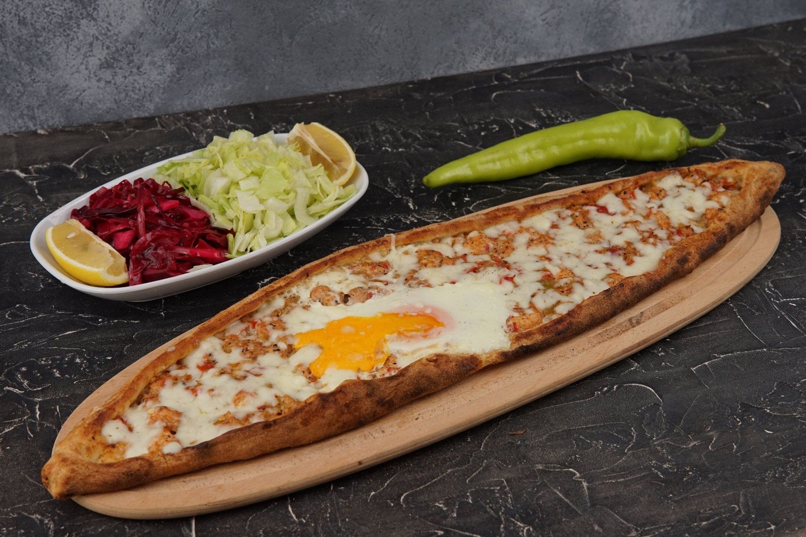 Tavuklu Kaşarlı Yumurtalı Pide