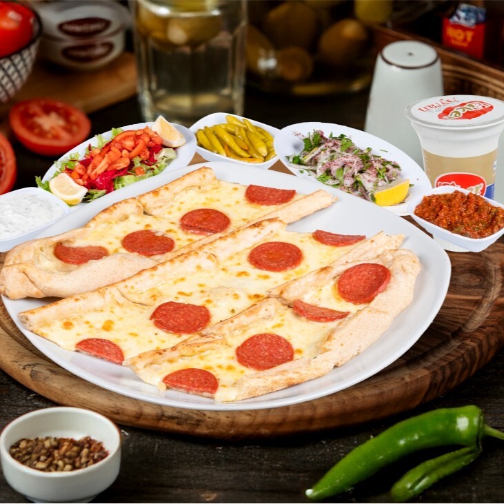 Kaşarlı Sucuklu Pide Menü