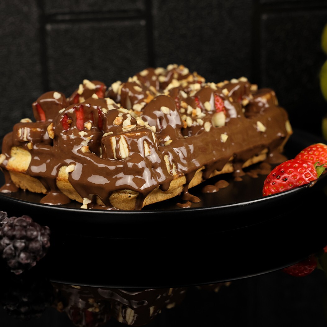 Çikolatalı Muzlu Çilekli Waffle (2 Kişilik)
