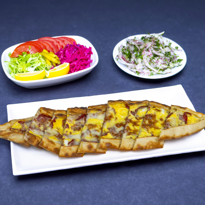 Pastırmalı Kaşarlı Yumurtalı Pide
