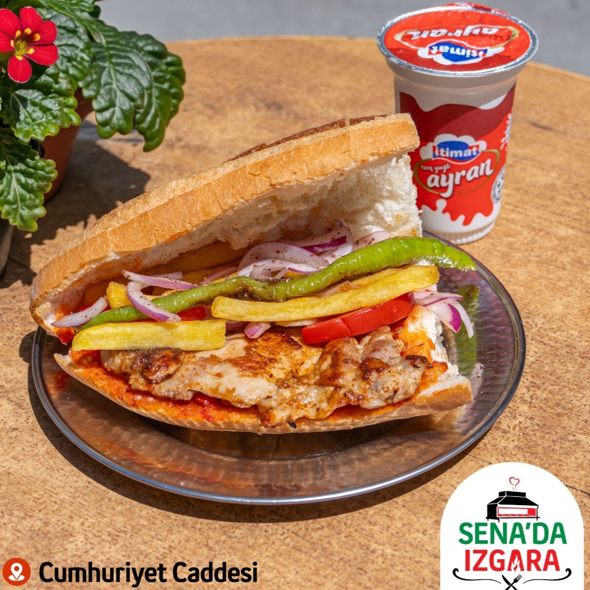 Ekmek Arası Tavuk Ayran Menü