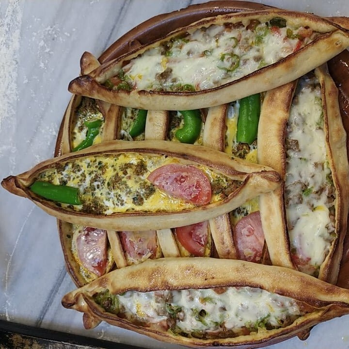 Kıymalı Yumurtalı Pide