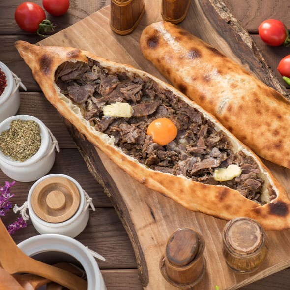 Kavurmalı Kaşarlı Pide